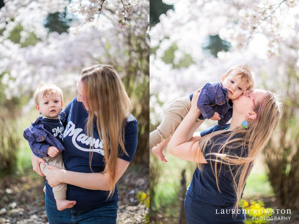spring mini session in Oregon at Hillsboro park with a mom and her kids